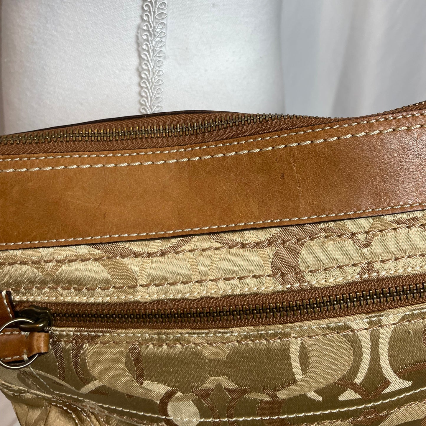 Y2K Coach Signature Jacquard Tan Shoulder Bag (E0973–F10379)