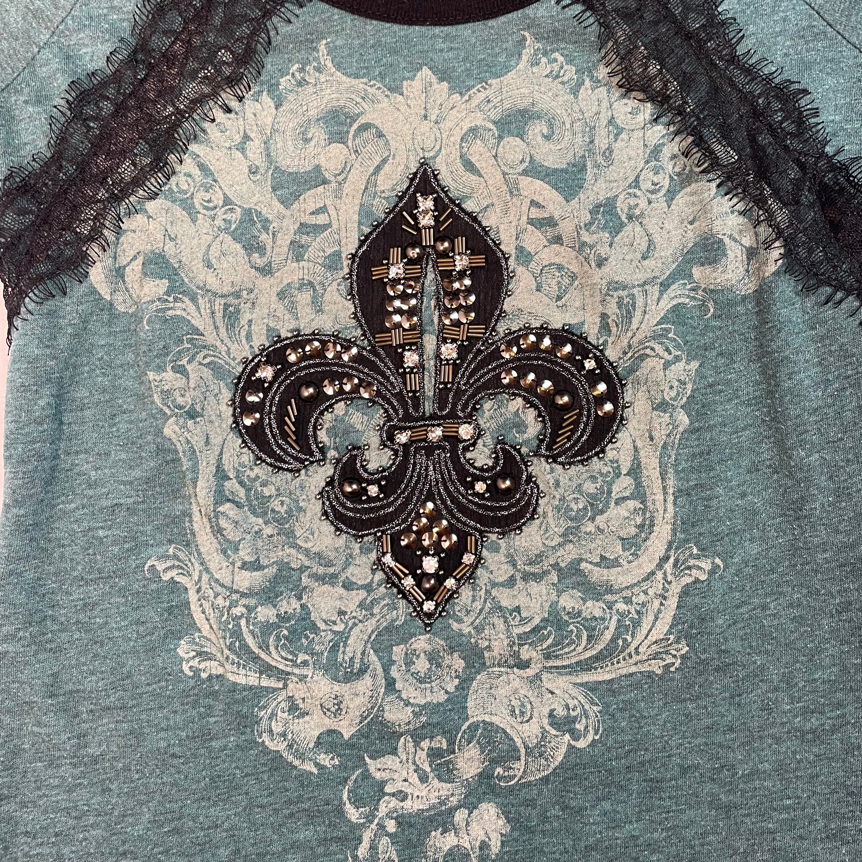 Authentic Miss Me Lace Trim Rhinestone Fleur-de-Lis Tee | Best Fit UK 8