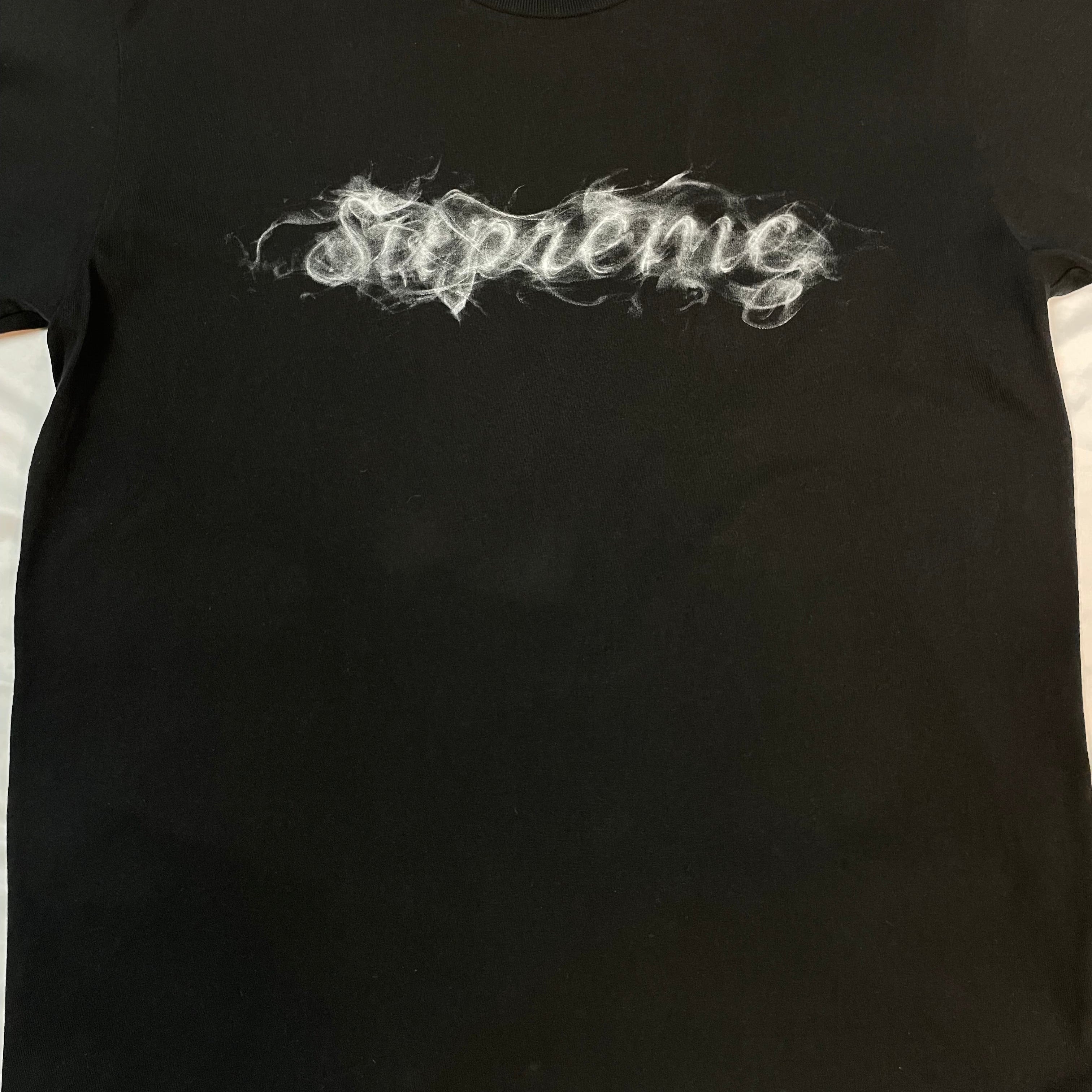 Black Supreme Smoke Logo Tee Men's M – Antiga Curated Outfits