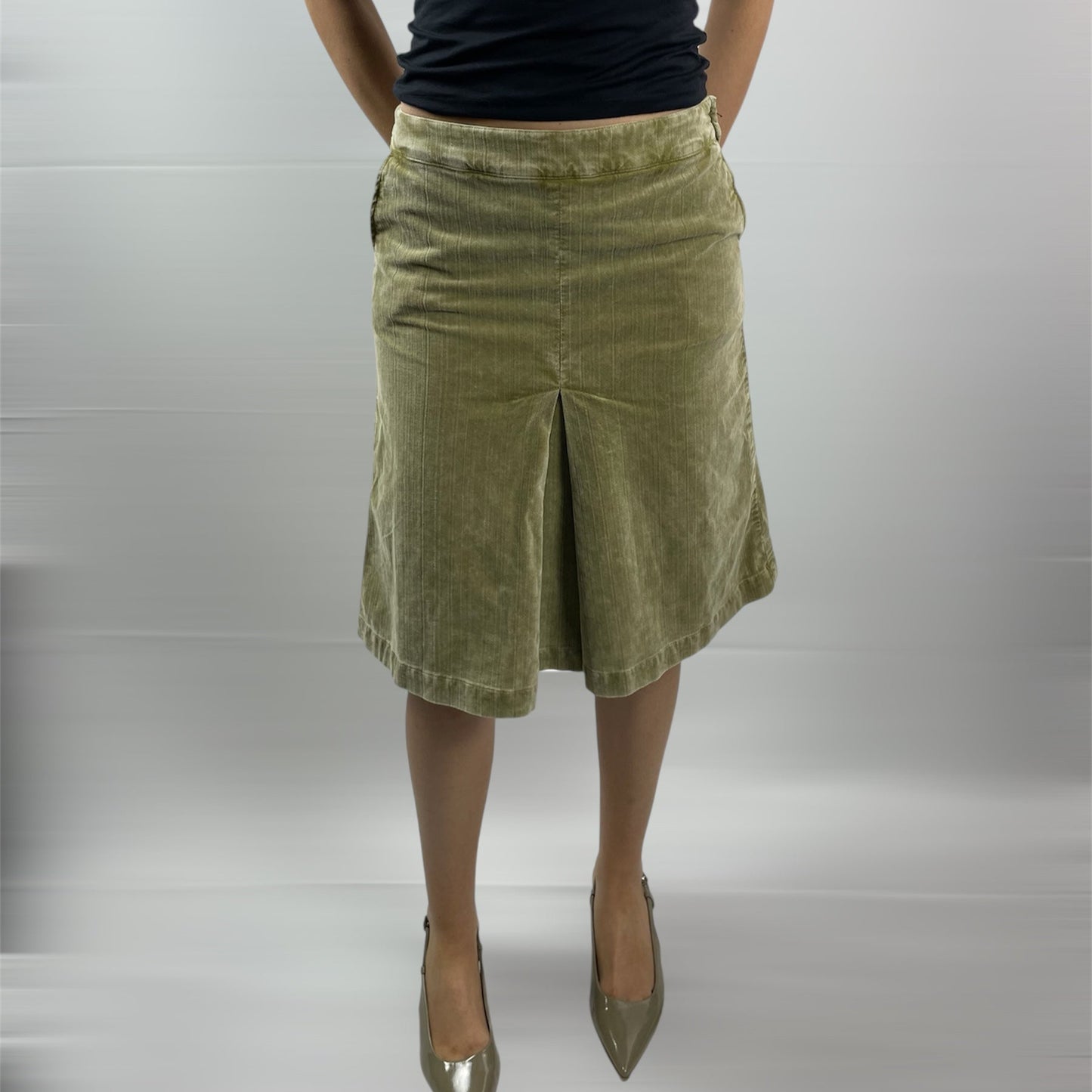 Trussardi Jeans Vintage Sage Green Cord Skirt – Mid-Length Y2K Chic