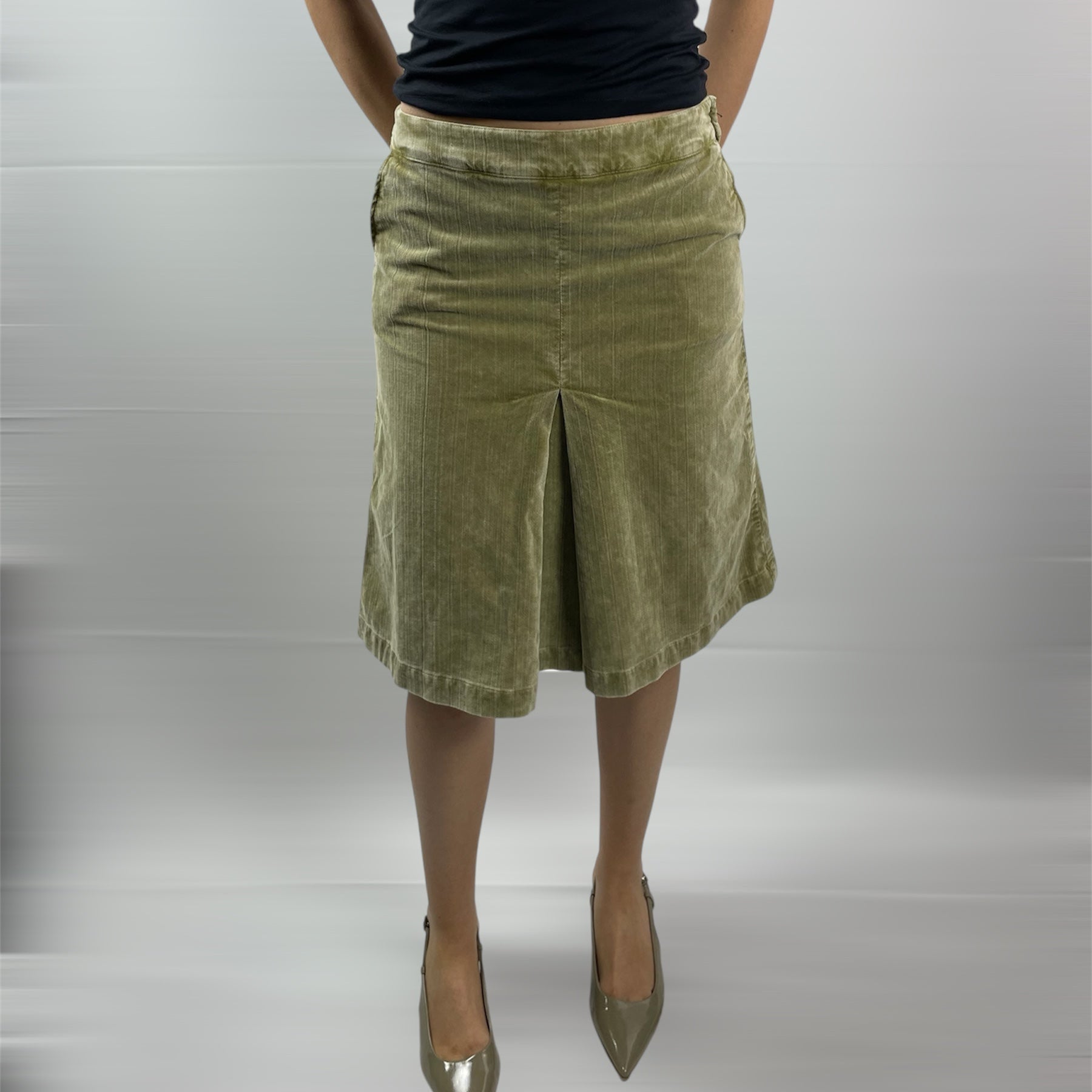 Trussardi Jeans Vintage Sage Green Cord Skirt – Mid-Length Y2K Chic