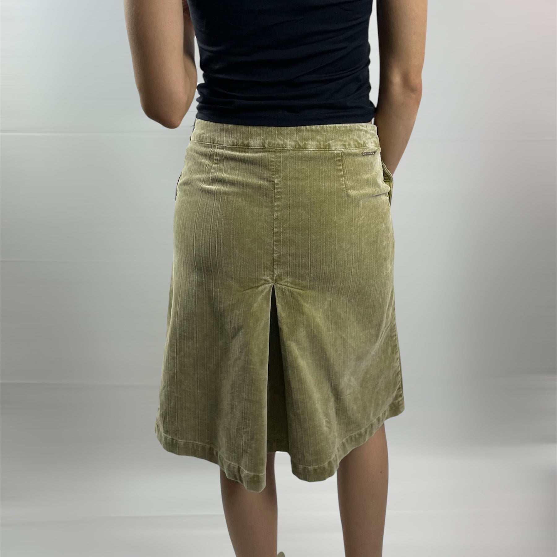 Trussardi Jeans Vintage Sage Green Cord Skirt – Mid-Length Y2K Chic