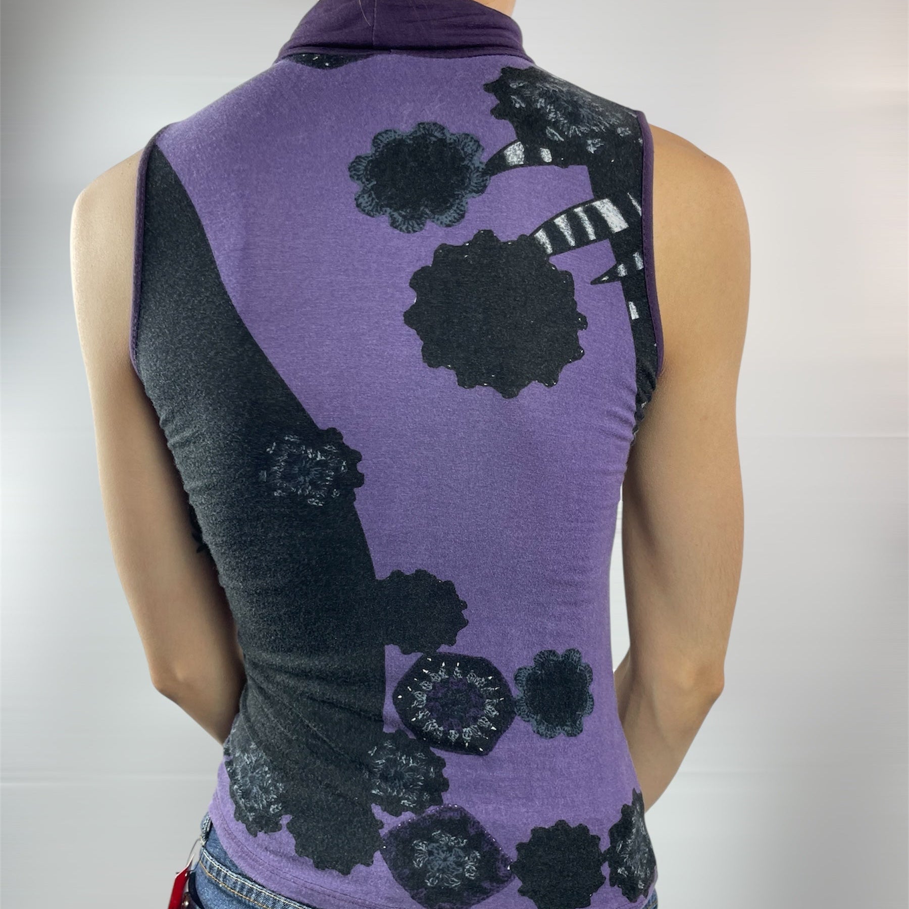Made in Italy Purple Graphic Portrait Sleeveless Turtleneck Top - UK 6-8