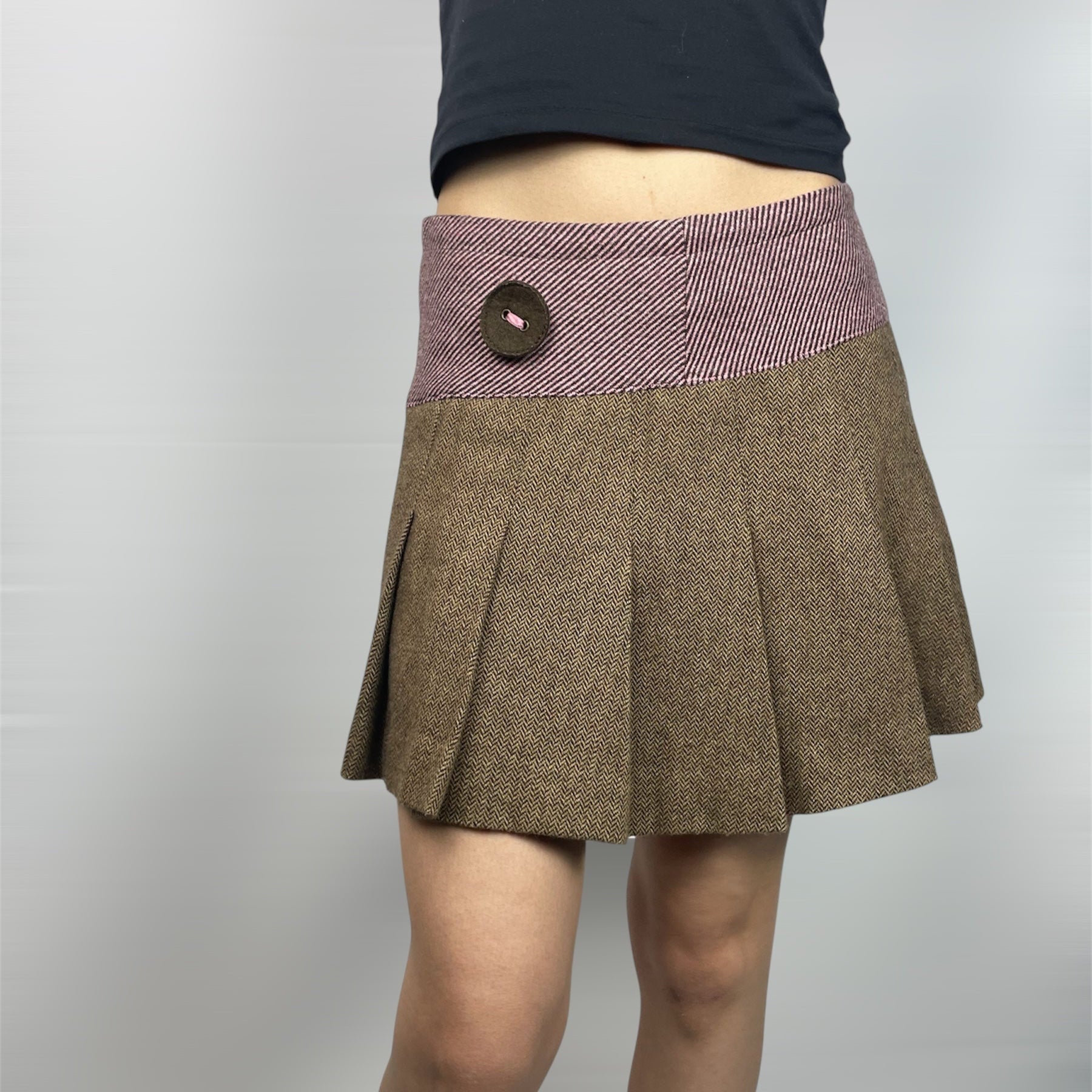 Vintage Benetton Pleated Mini Skirt Y2K Brown Pink Trim (IT 40 / UK 6-8)