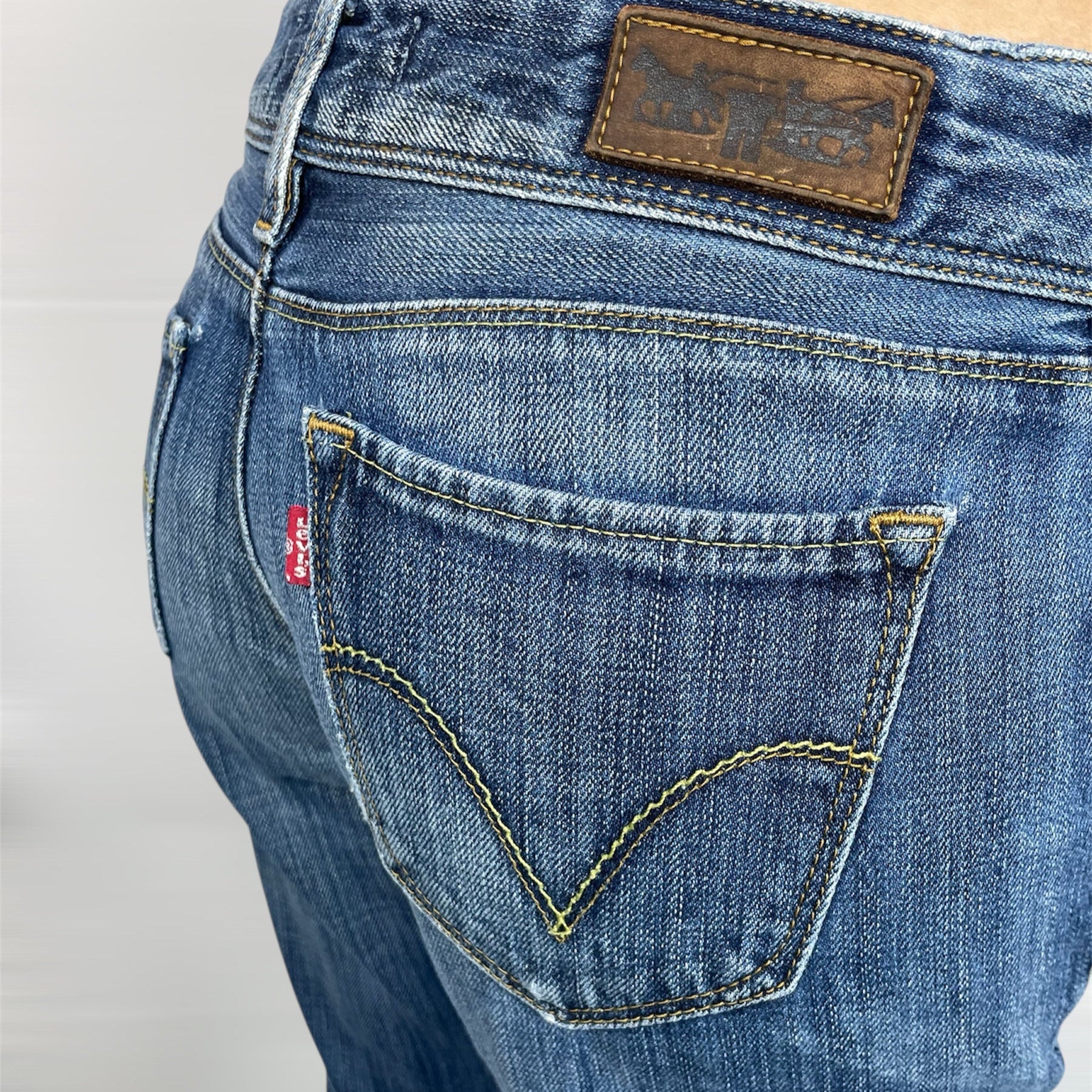 Levi’s 470 Straight Fit Vintage Jeans – W29 L32 - Best fit UK 6-8