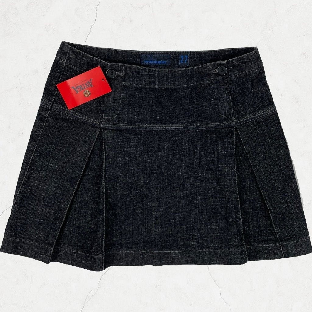 Y2K Moschino Plums & Pleats - Antiga Outfit Box #2